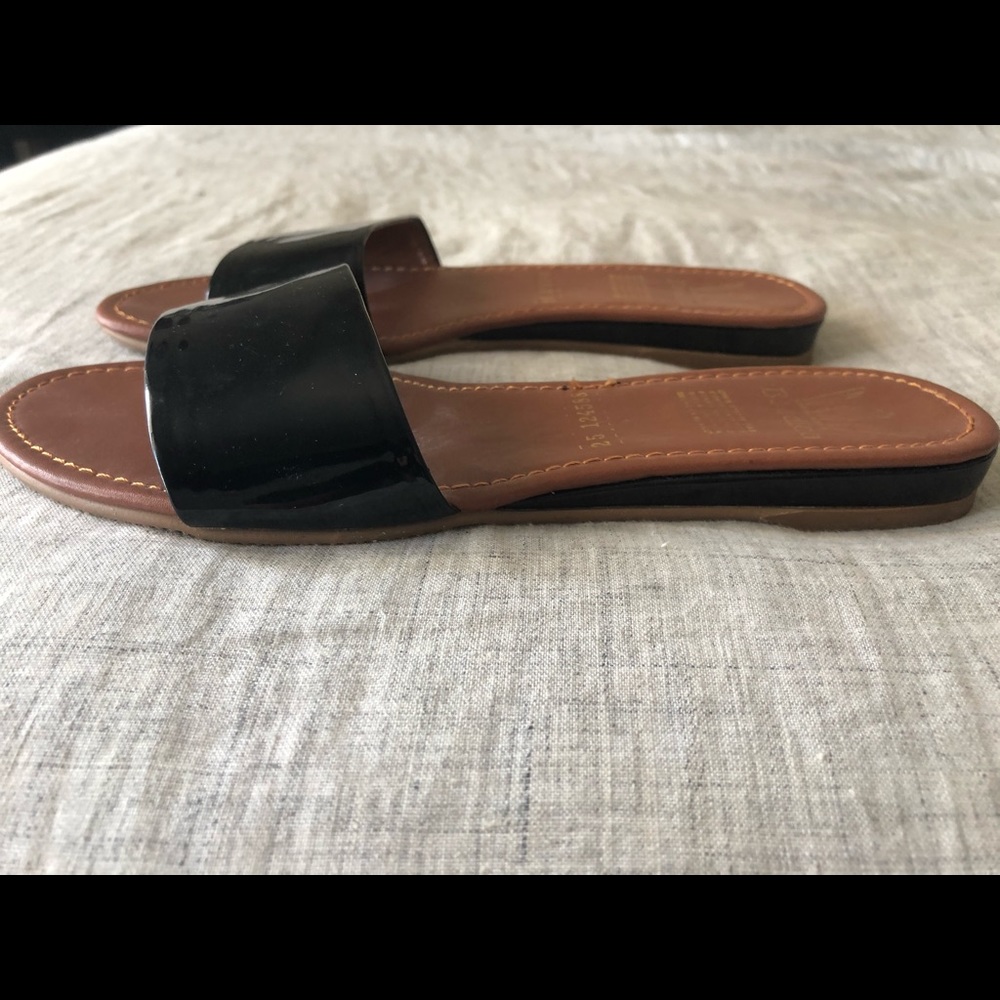 Boudica Black Flat Sandals - Picture 4 of 4